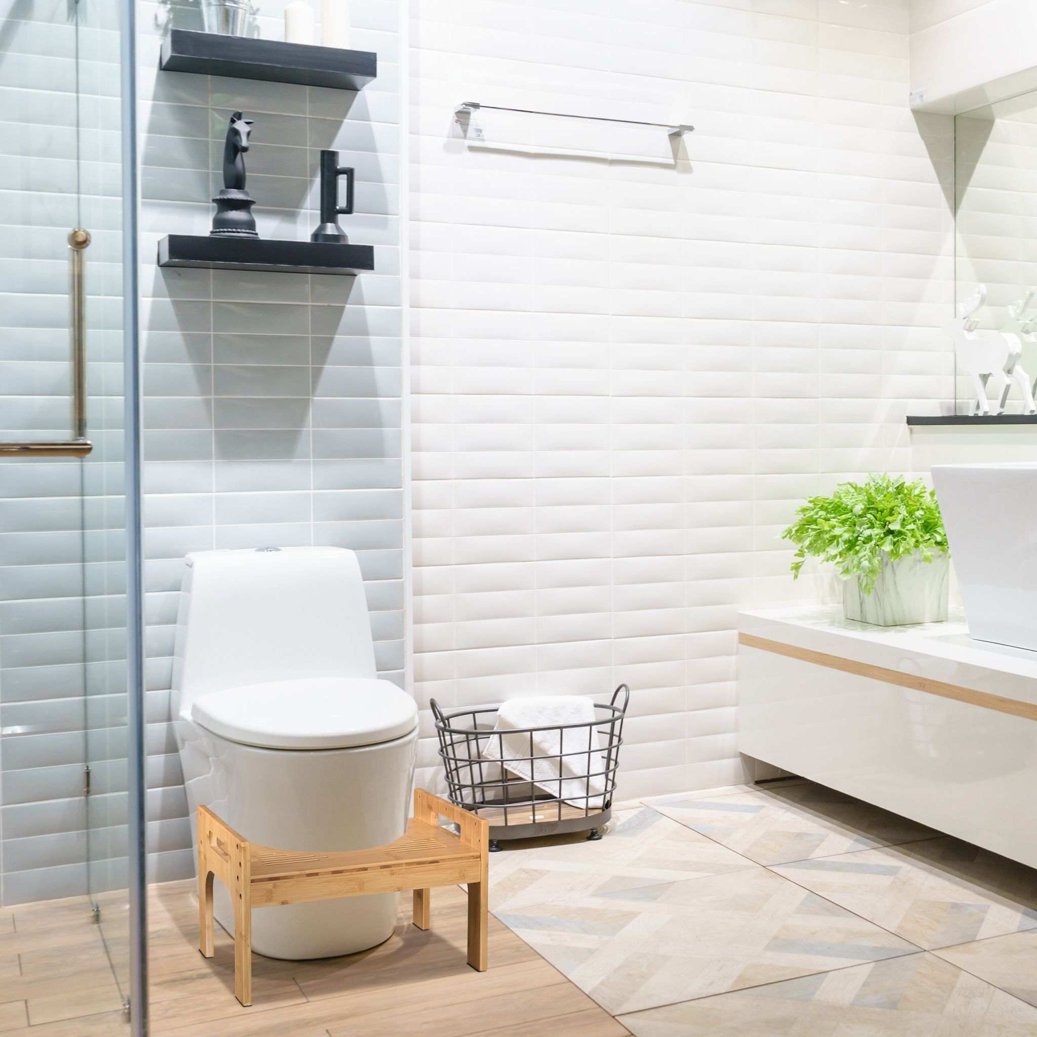 Ergonomic Bamboo Toilet Stool – Durable Design with Non-Slip Silicone Feet, Promoting Healthy Bowel Movements by Facilitating a Natural Squatting Position